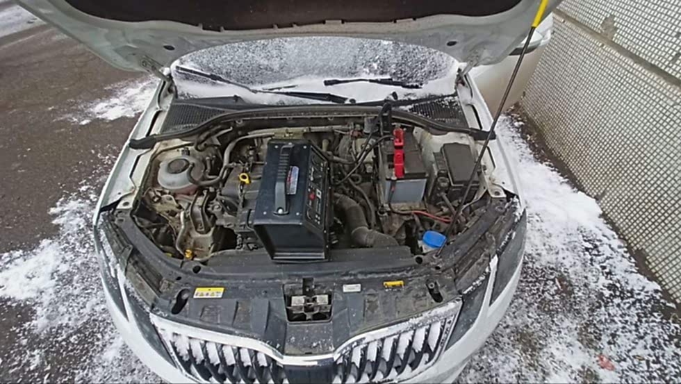 Прикуривание автомобилей бустером на выезде