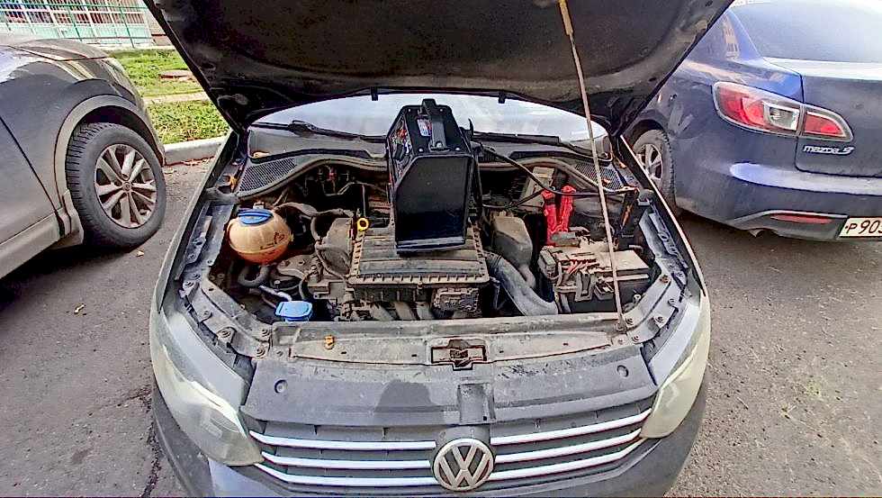 Прикур легкового автомобиля на месте стоянки